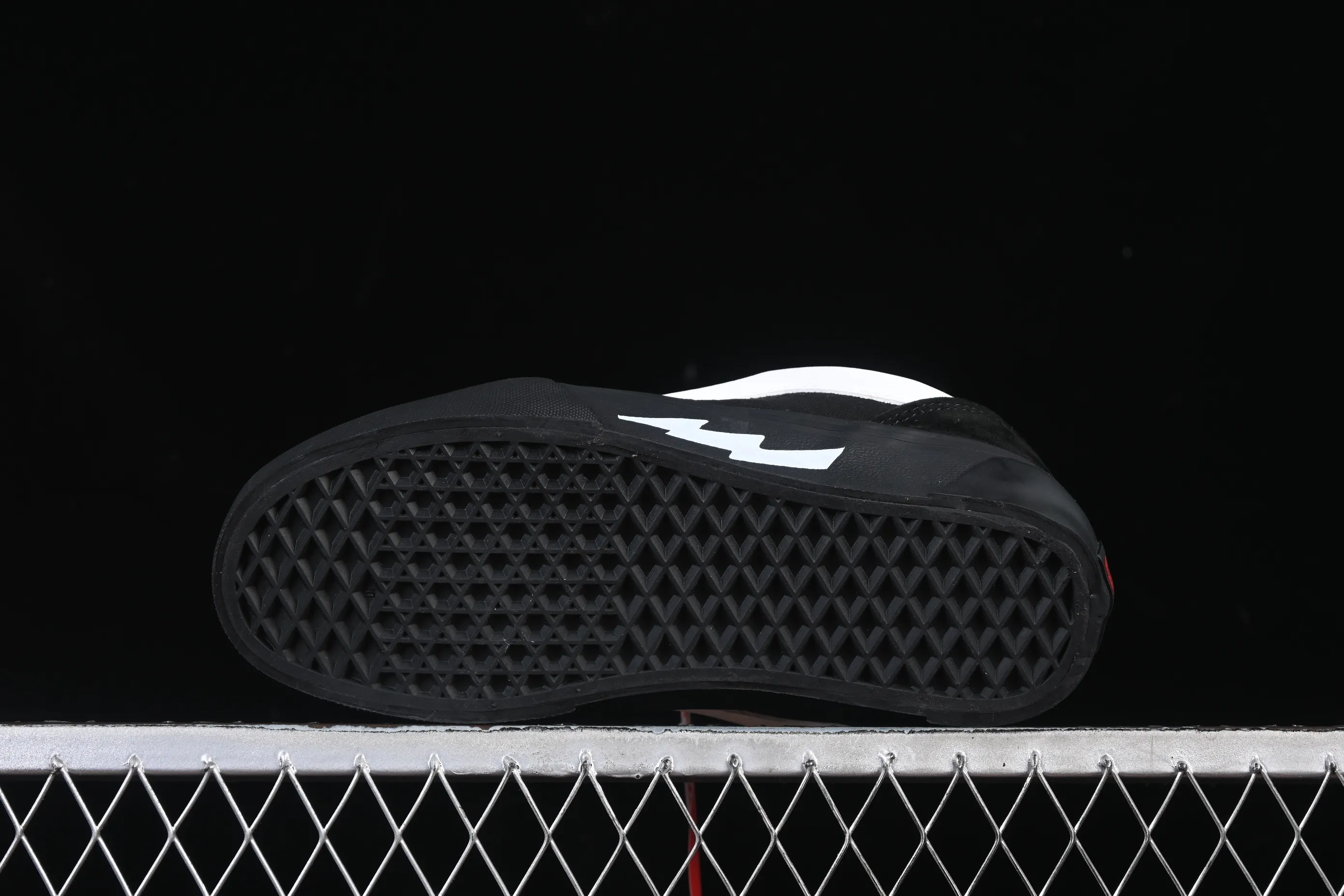 All categories Vans Vans series Vans Low Vans low-top Vans Knu-Skool Vr3 Vans low-top casual sports skateboard shoes VN0009QCBMA